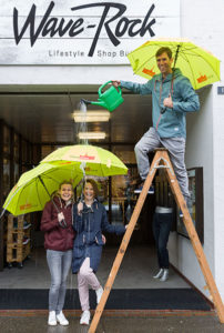 Wave-Rock: Foto Leihschirmaktion bülachSTADT